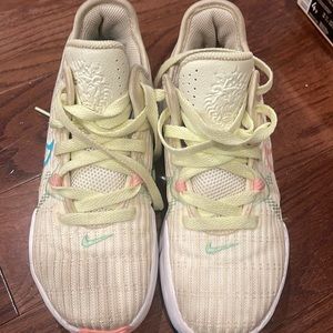 Nike LeBron Witness 6 Basketball Shoe - Preowned with box Kid Size 4
